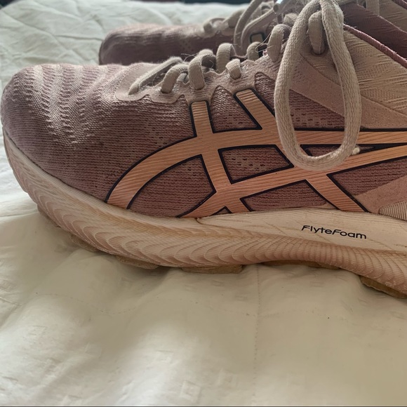 Women’s ASICS. Size 9. - Picture 2 of 7